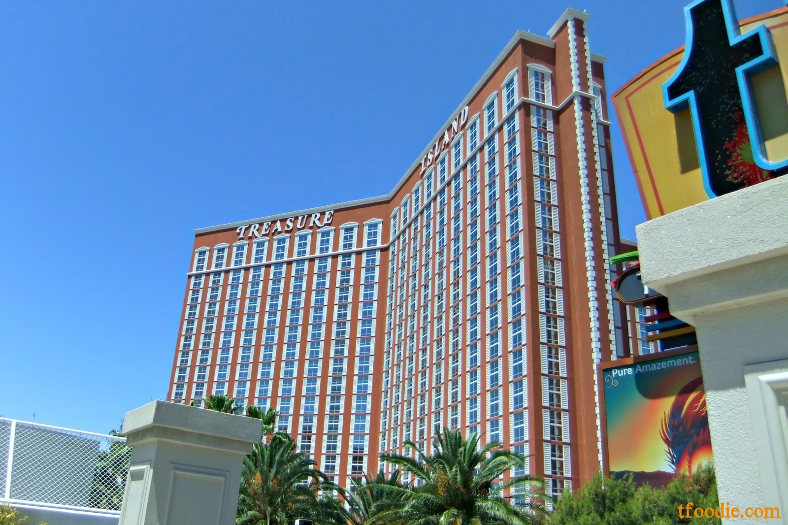 The traveling foodie Treasure Island, Las Vegas